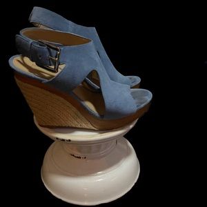 Michael Kors 7.5(marked 8 or 38.5) fits true 7.5  Easter suede blue wedges